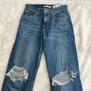 Levi low pro straight distressed jeans